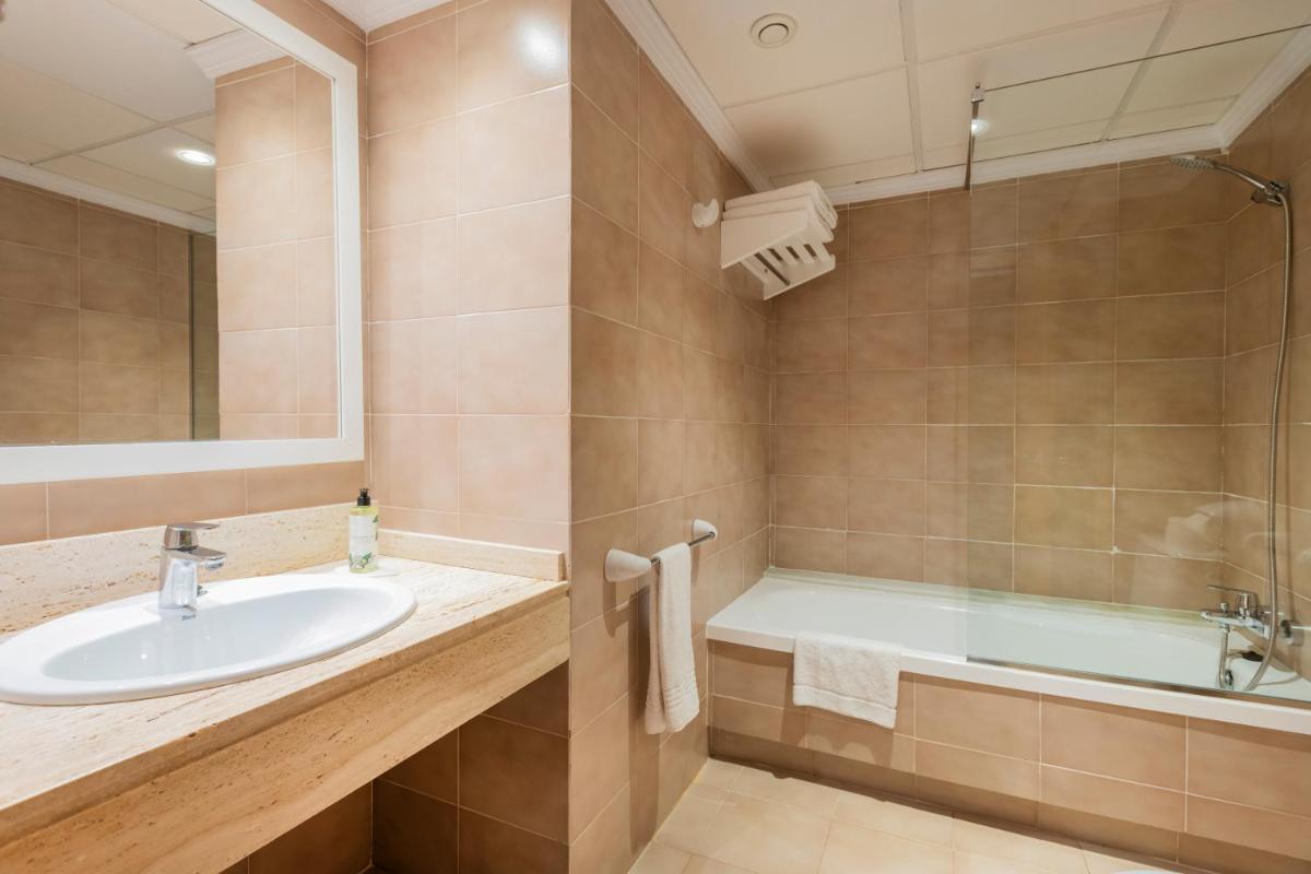 Un baño de Inturotel Cala Azul
