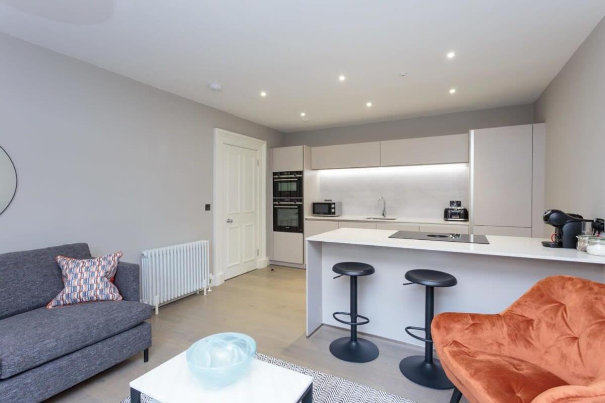 Dragon Suites - Edinburgh City Centre 1 Bed Apartment - Housity