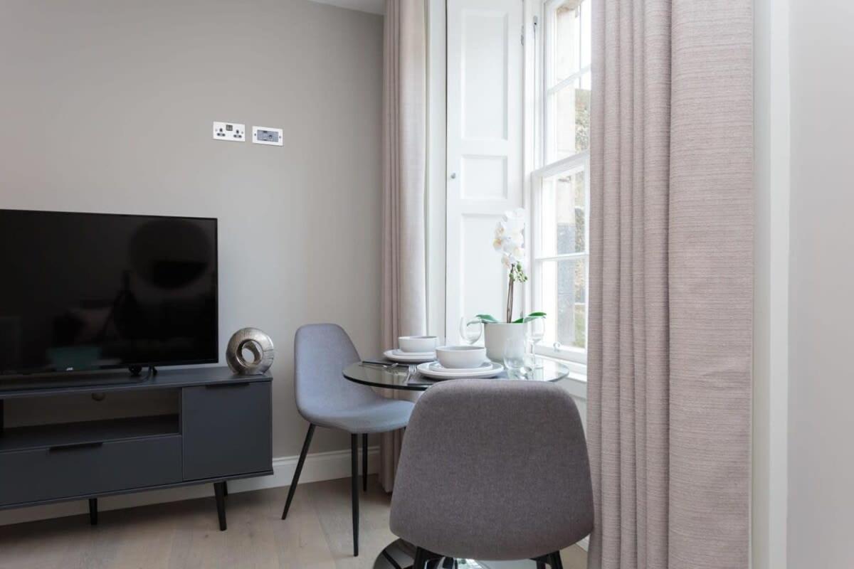Dragon Suites - Edinburgh City Centre 1 Bed Apartment - Hizvo