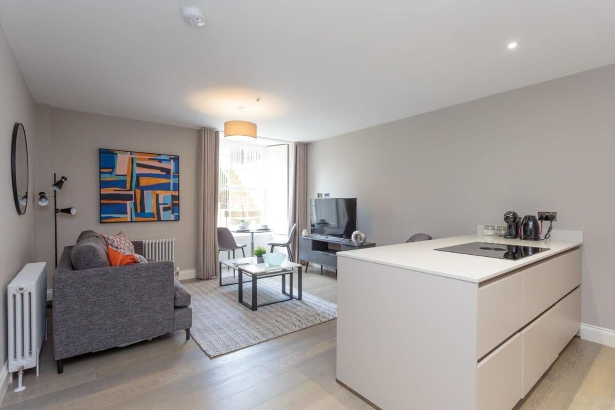 Dragon Suites - Edinburgh City Centre 1 Bed Apartment - Housity