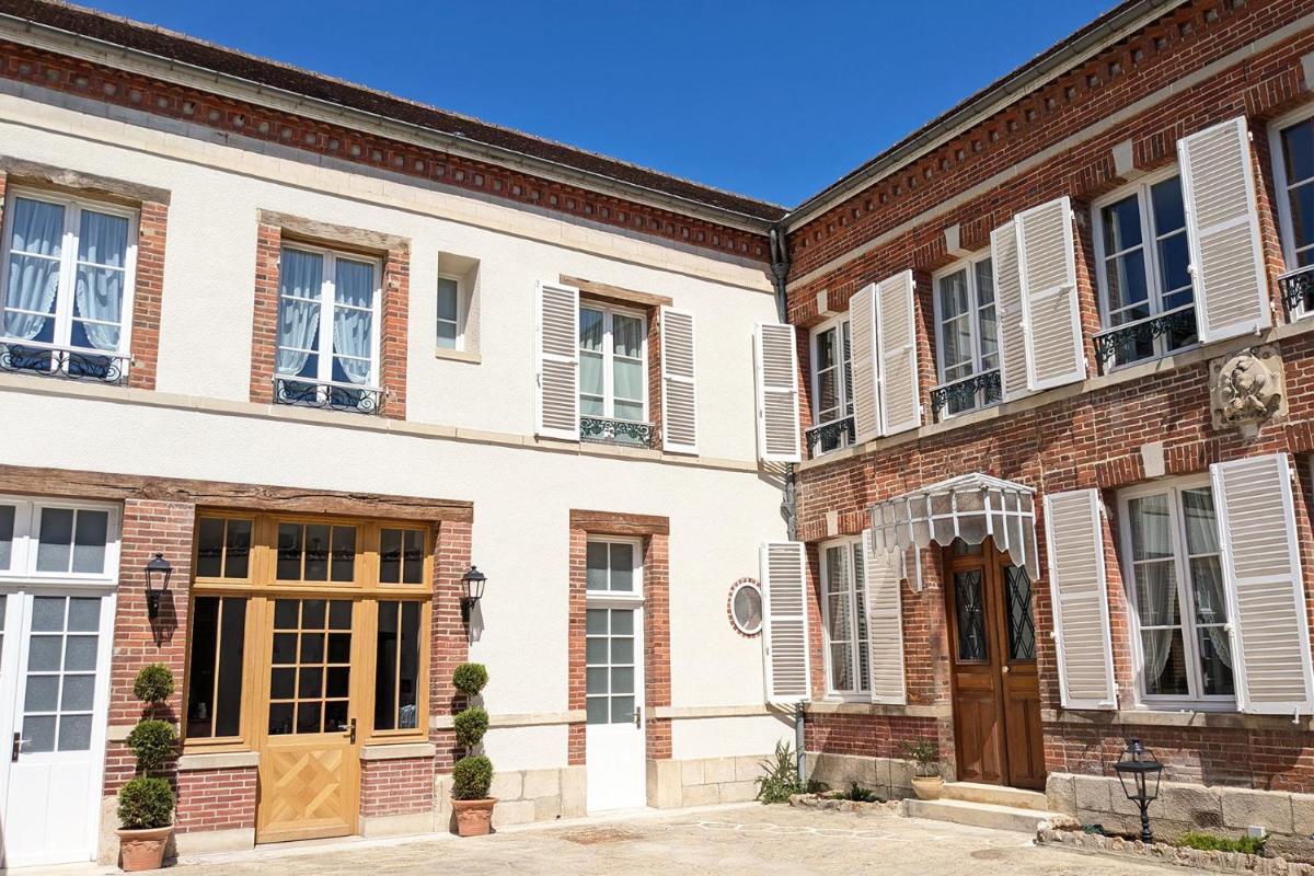 Maison à Deux Mains - Housity
