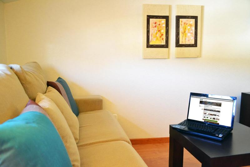 Una televisión o centro de entretenimiento en Hotel & Spa PLAZA Arriate