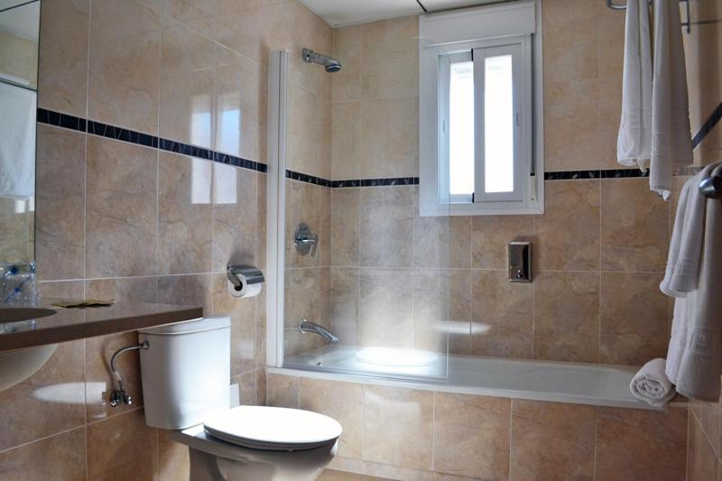 Un baño de Hotel & Spa PLAZA Arriate