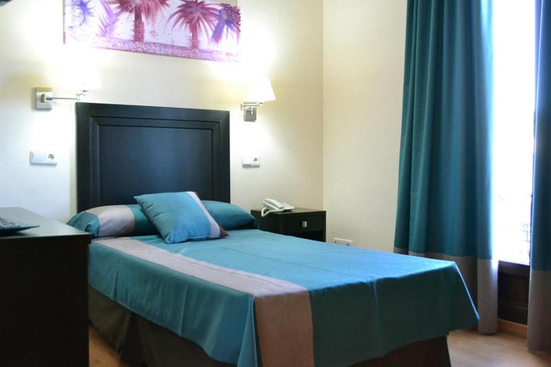 Cama o camas de una habitación en Hotel & Spa PLAZA Arriate