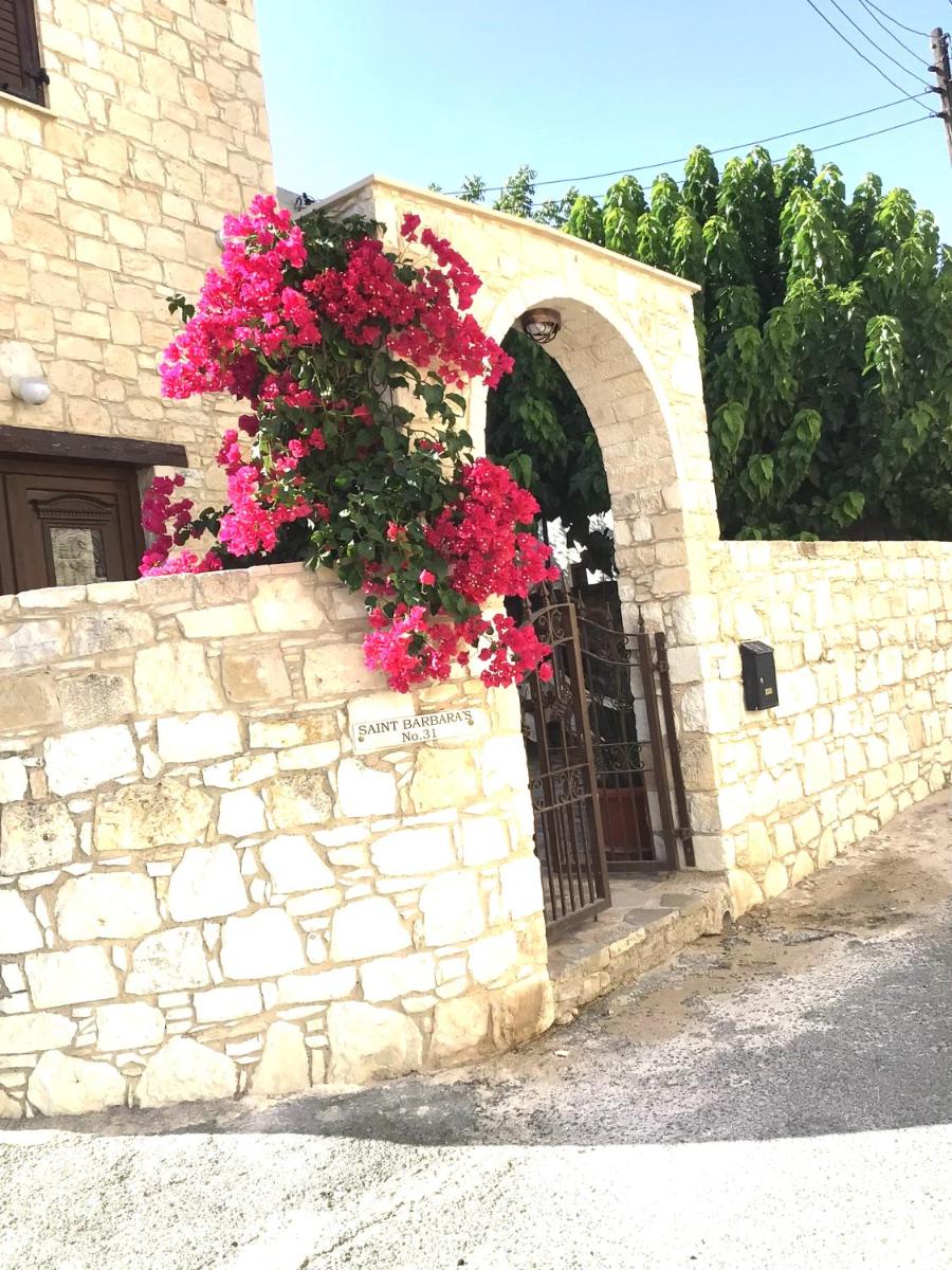 Salamiou Stone House - Housity