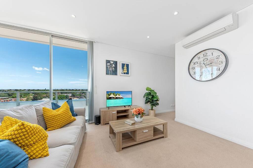 Skyview Comfy Apt in Centre of Burwood - Housity