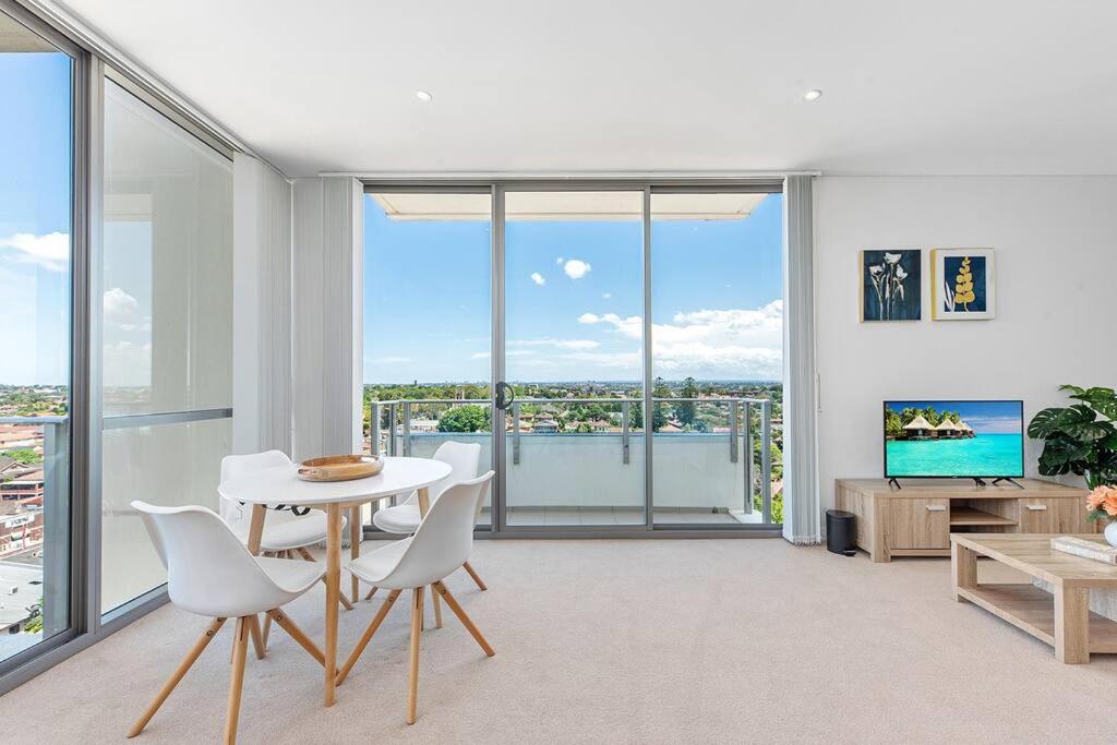 Skyview Comfy Apt in Centre of Burwood - Housity
