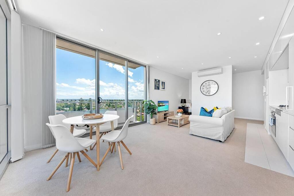 Skyview Comfy Apt in Centre of Burwood - Housity