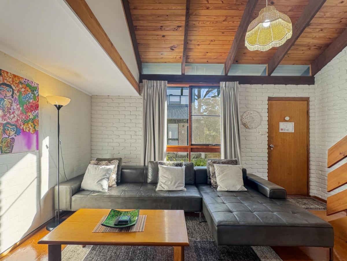 'Broulee Break' -2-Bed Beach House with Games Room DUPLICATE - Housity