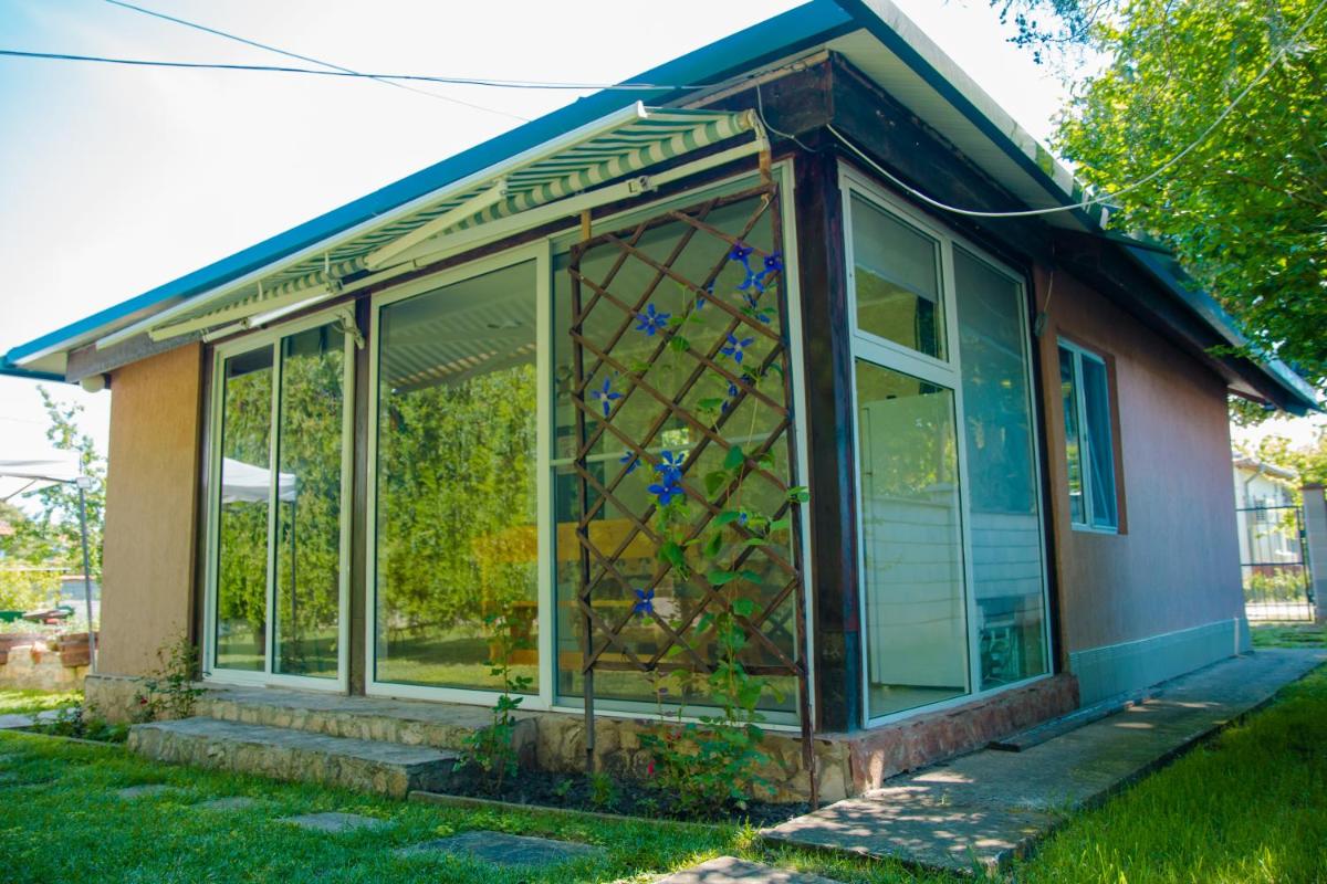 Summer House Christie - Housity