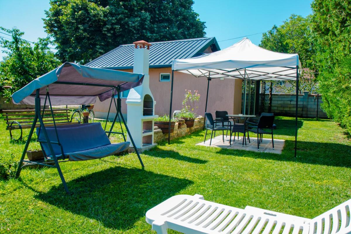 Summer House Christie - Housity