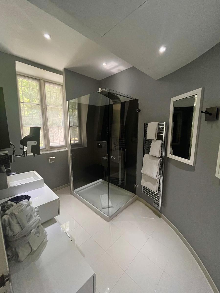 Salle de bains dans l'établissement Art Hotel