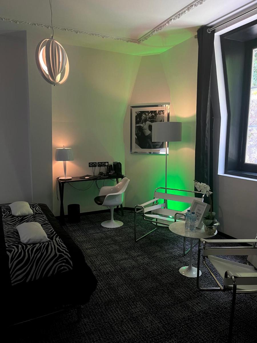 Télévision ou salle de divertissement dans l'établissement Art Hotel