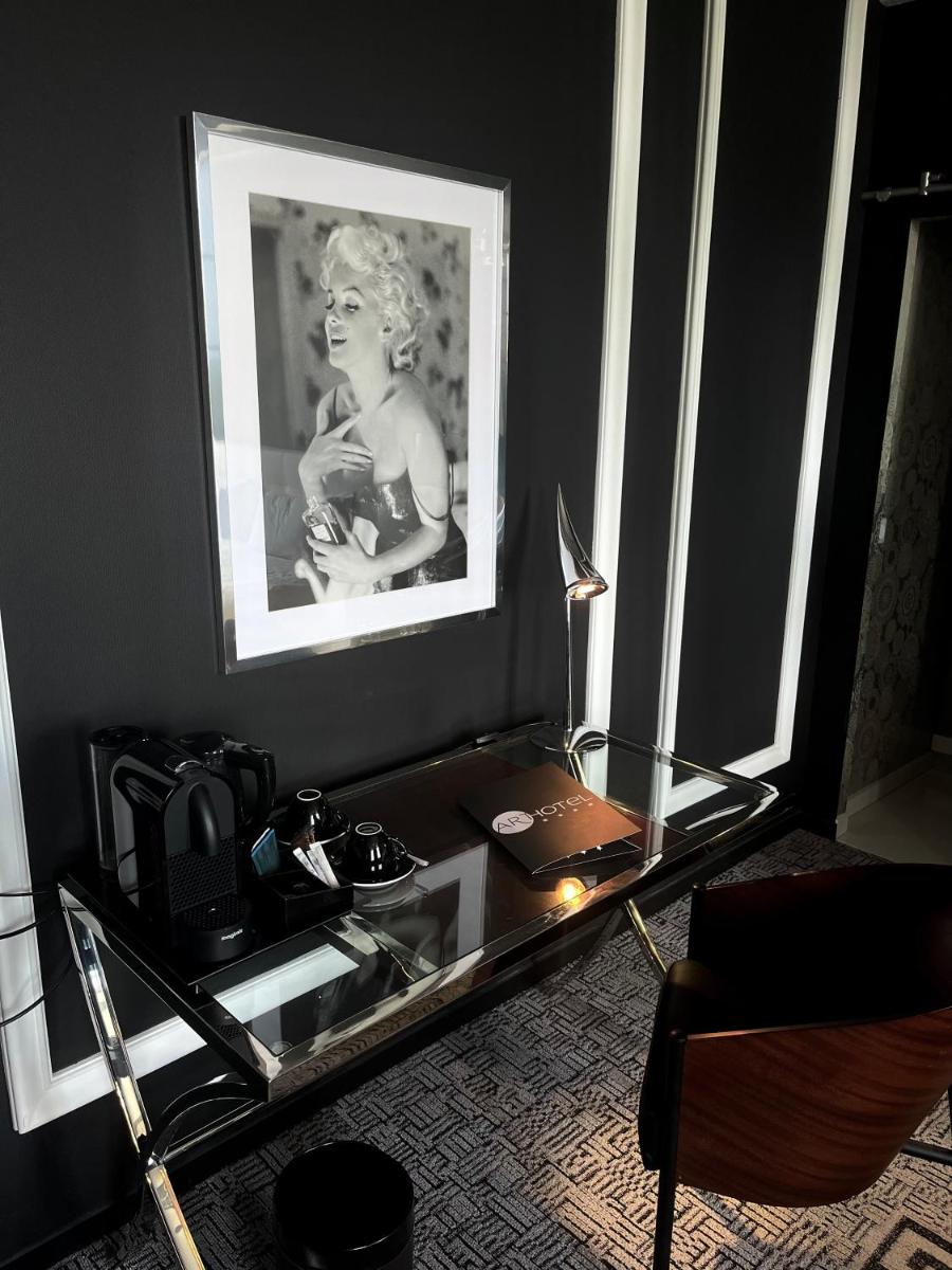 Coin salon dans l'établissement Art Hotel