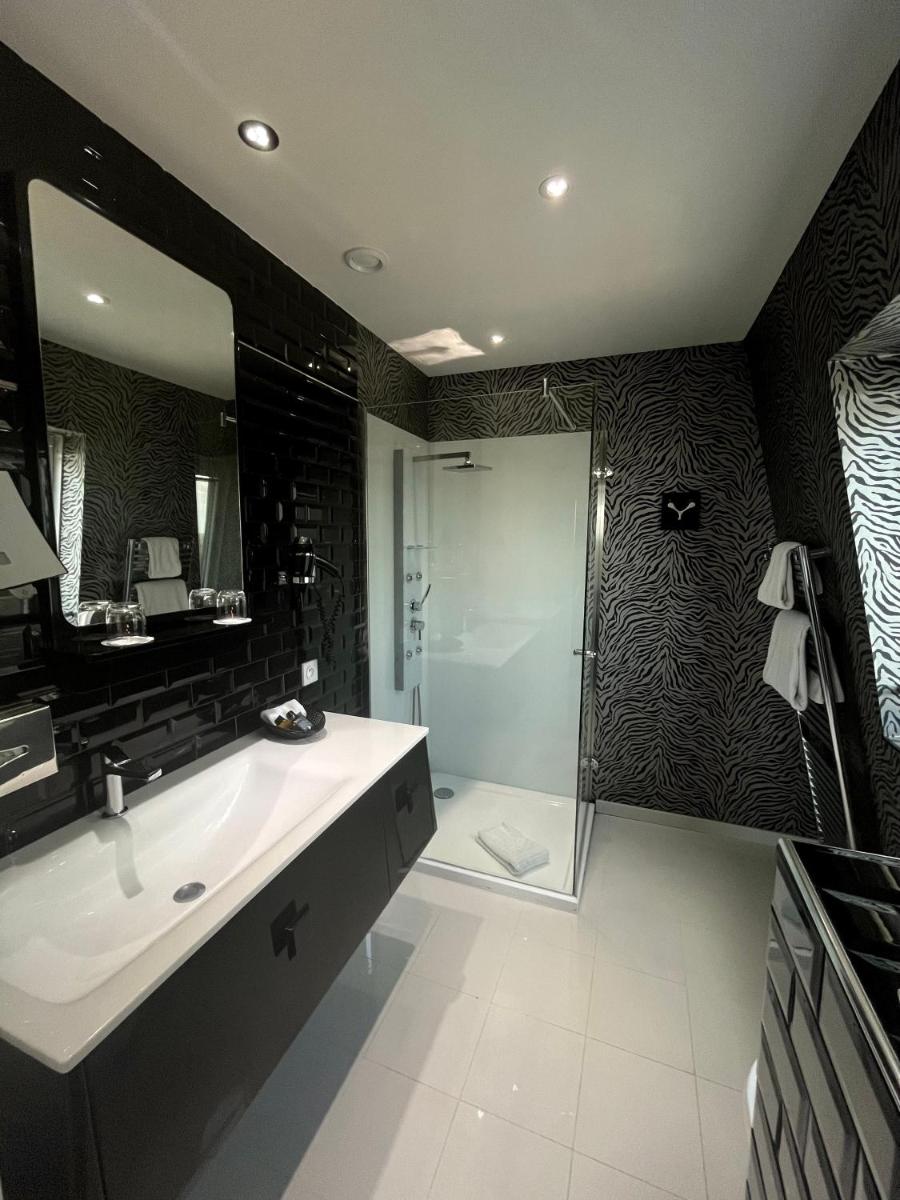 Salle de bains dans l'établissement Art Hotel