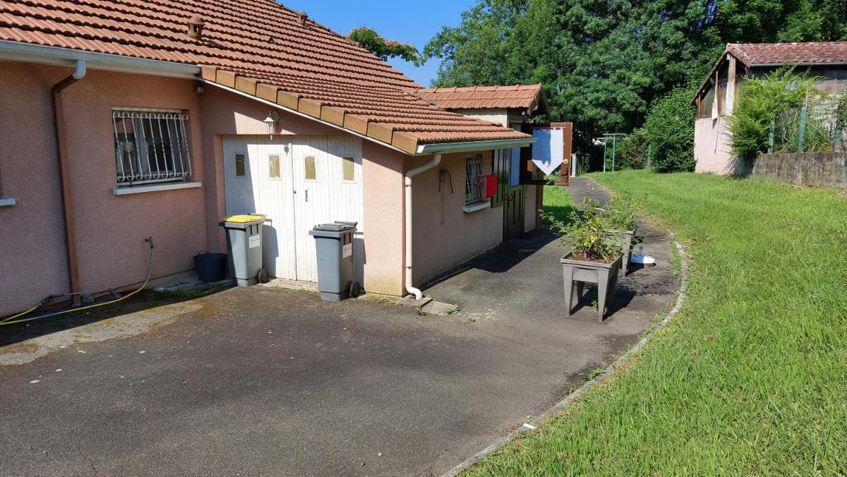Grande maison sur 2000m° de terrain - Housity