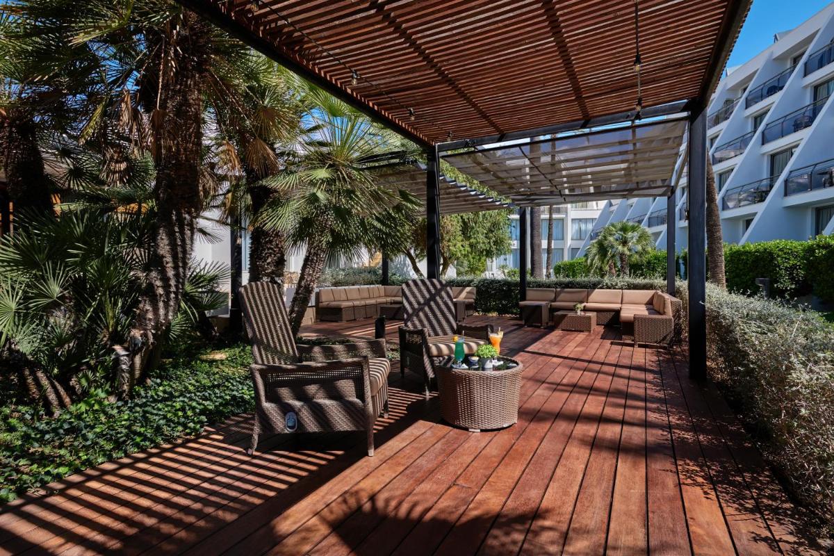 Jardín al aire libre en Protur Sa Coma Playa Hotel & Spa