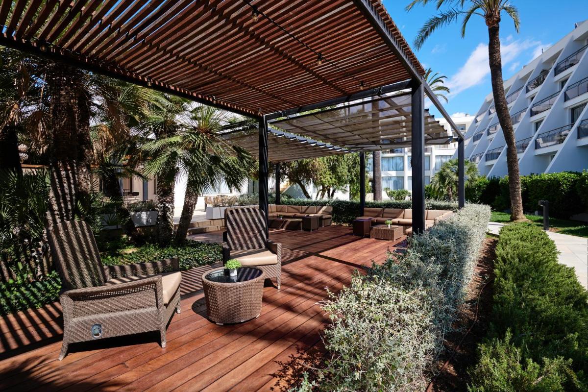 Jardín al aire libre en Protur Sa Coma Playa Hotel & Spa