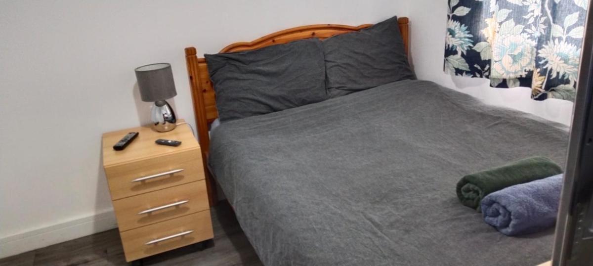 White House Ensuite double bedroom - Housity