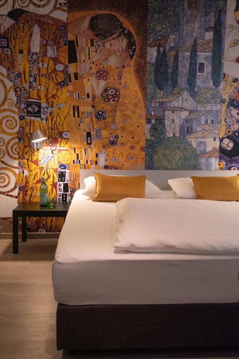 Hotel Ottheinrich - Housity