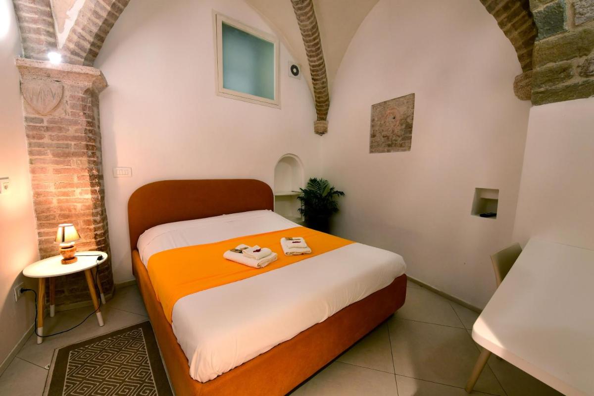 Little Italy Hostel Ex Chiesa S Donato - Housity