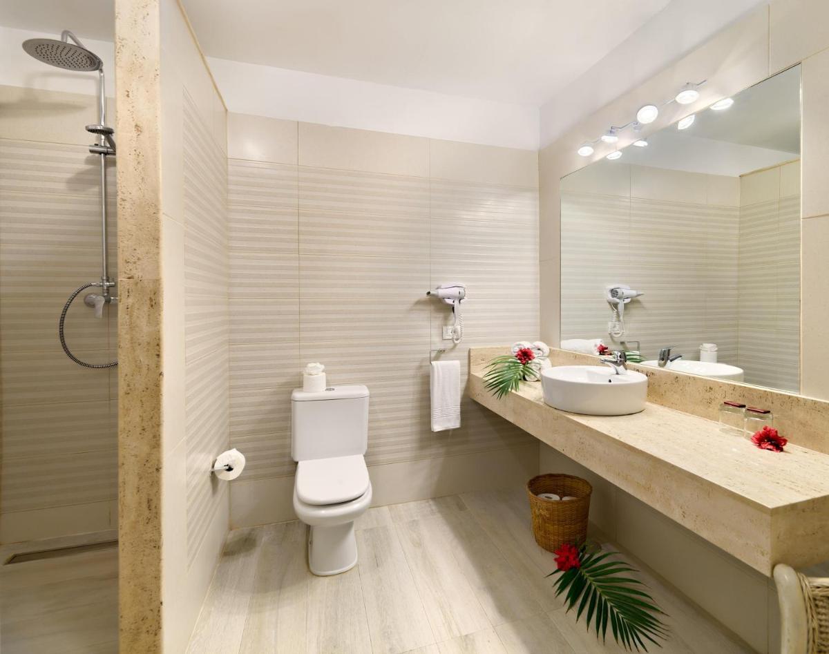 Un baño de Gran Oasis Resort