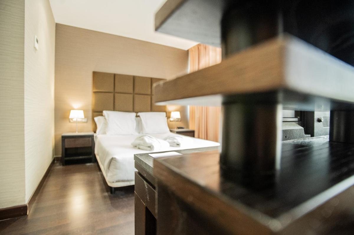 Cama o camas de una habitación en AZZ Asturias LangreHotel & Spa
