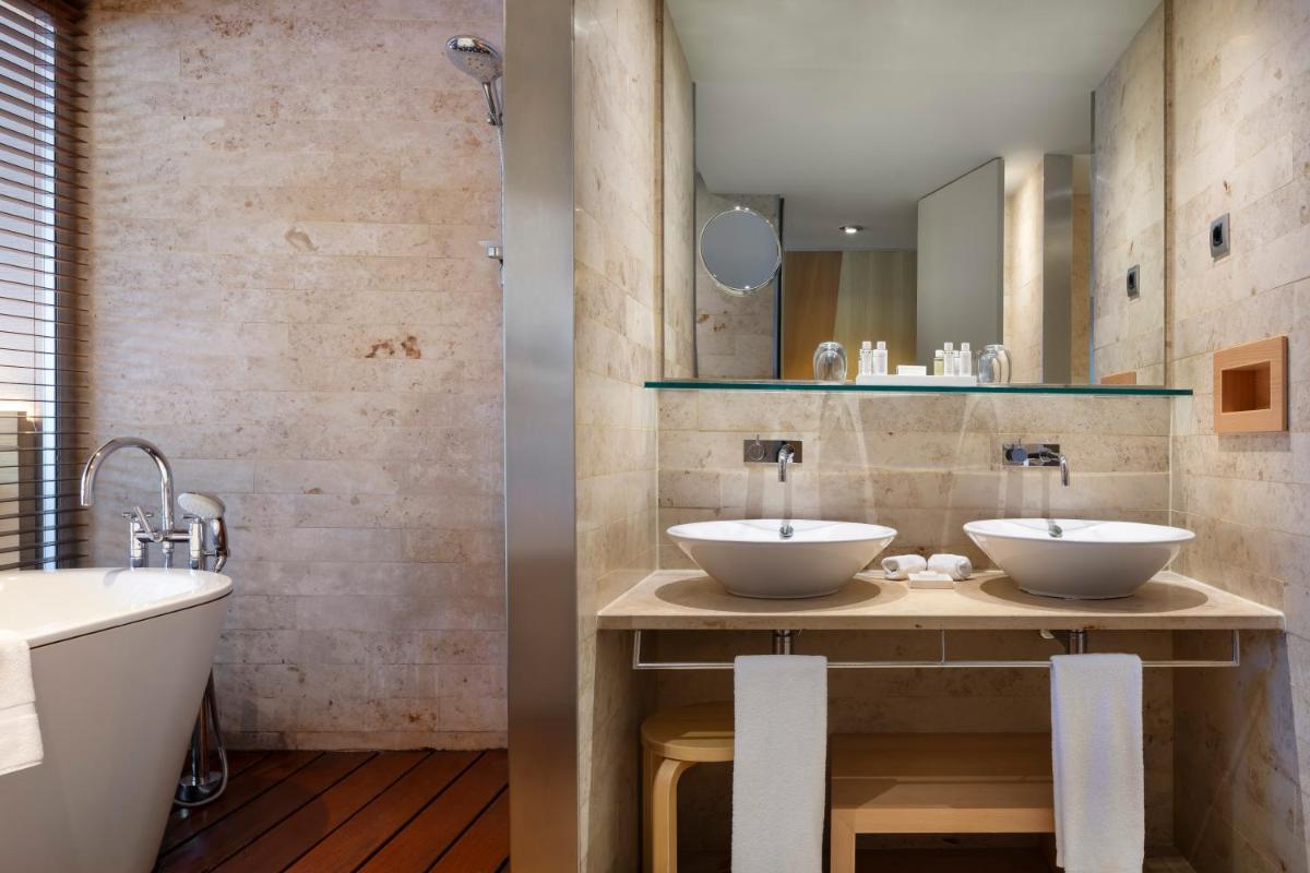 Un baño de The Artist Grand Hotel of Art