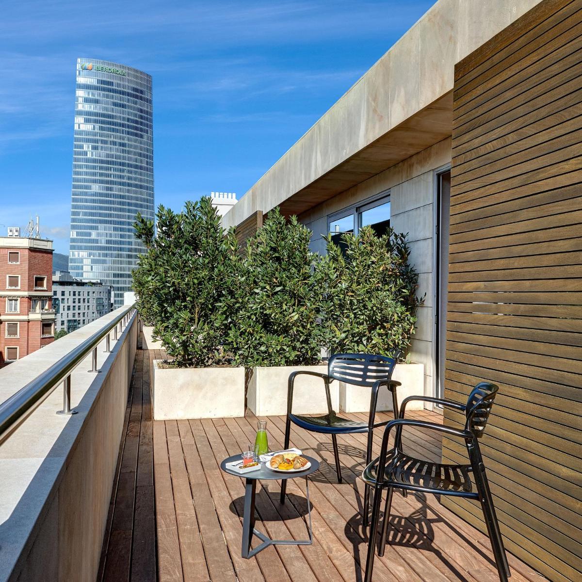 Un balcón o terraza de The Artist Grand Hotel of Art