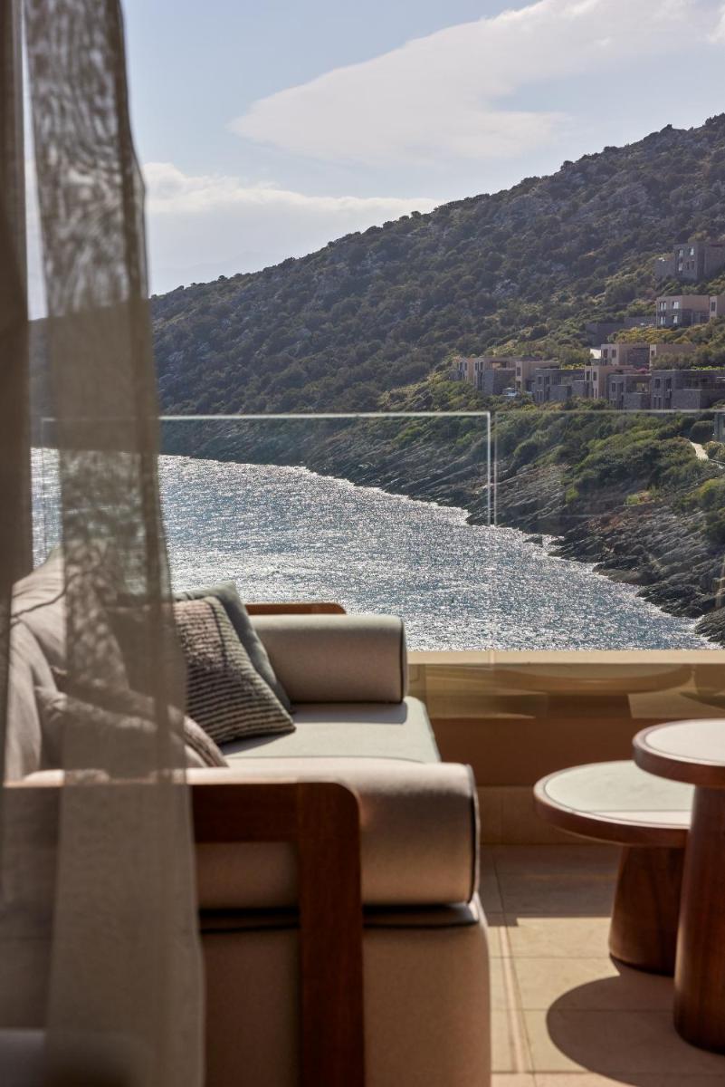 Daios Cove - Housity