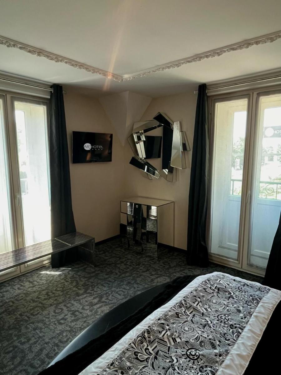 Télévision ou salle de divertissement dans l'établissement Art Hotel