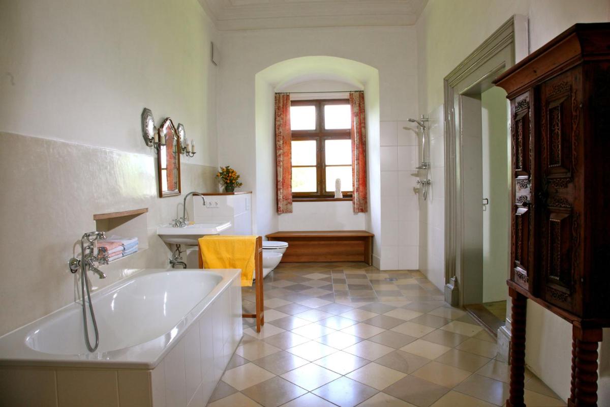 Schloss Hofstetten - Bischof-Suite - Housity
