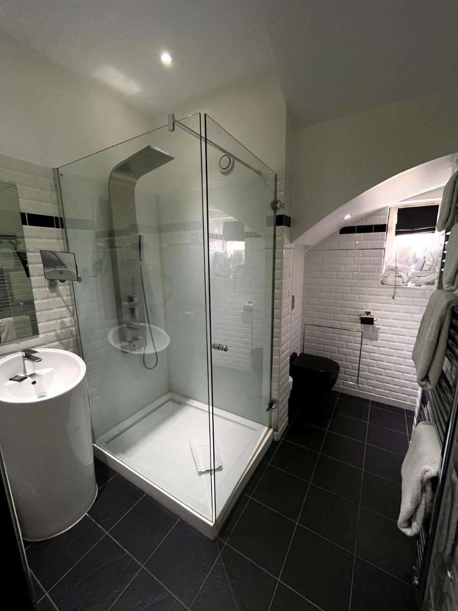 Salle de bains dans l'établissement Art Hotel