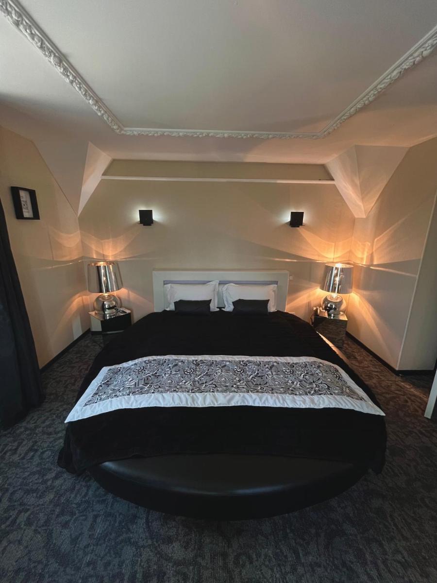 Un ou plusieurs lits dans un hébergement de l'établissement Art Hotel
