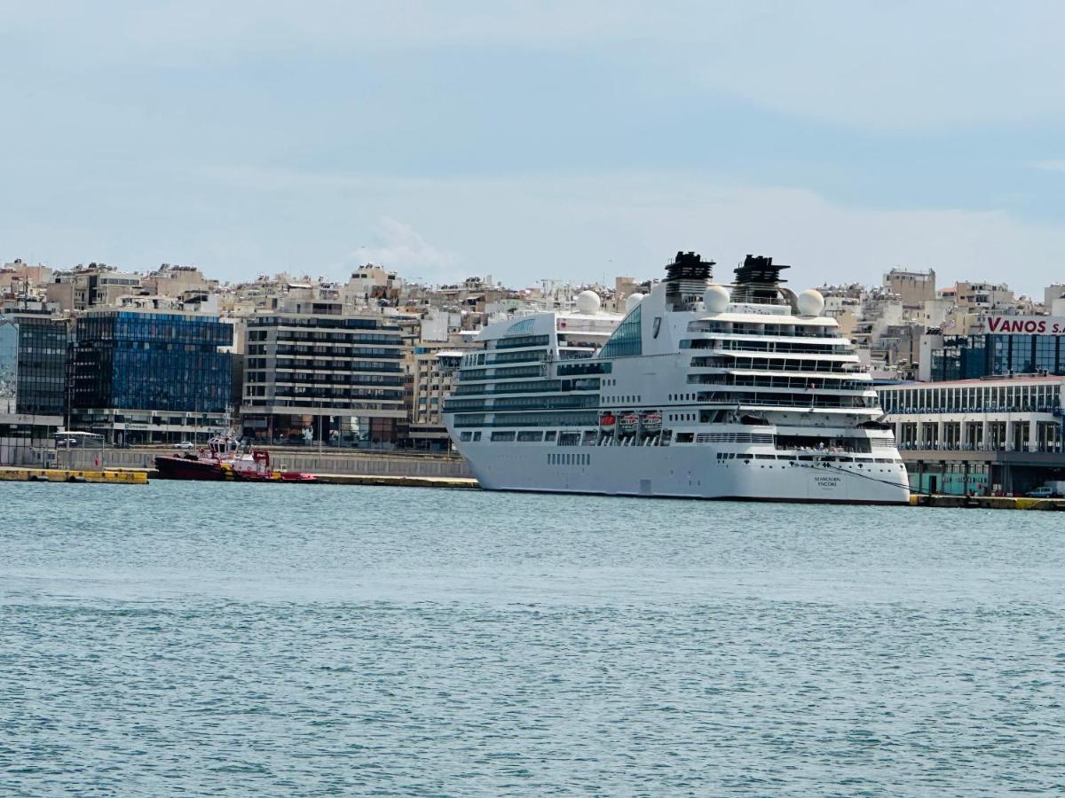 ROYAL RED SUITE NO 1, PIRAEUS PORT - Housity