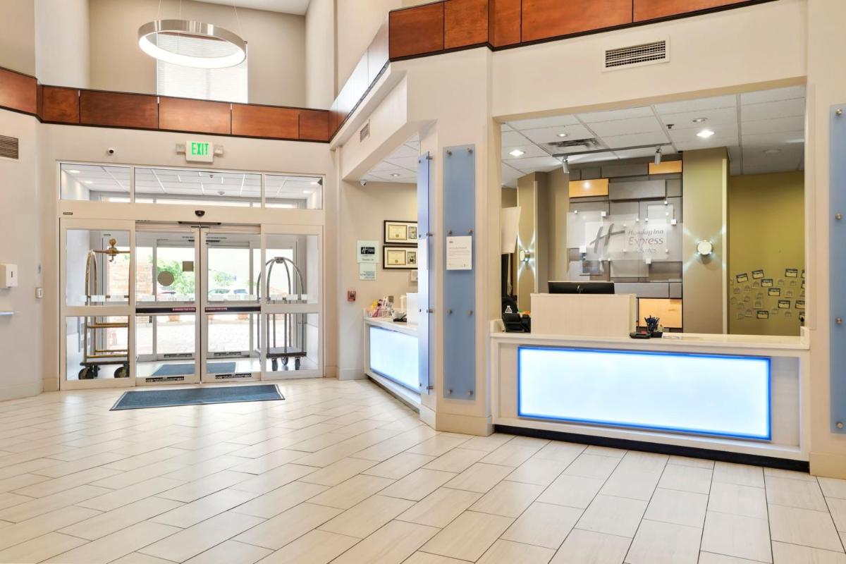 Holiday Inn Express & Suites Denver North - Thornton by IHG - Housity