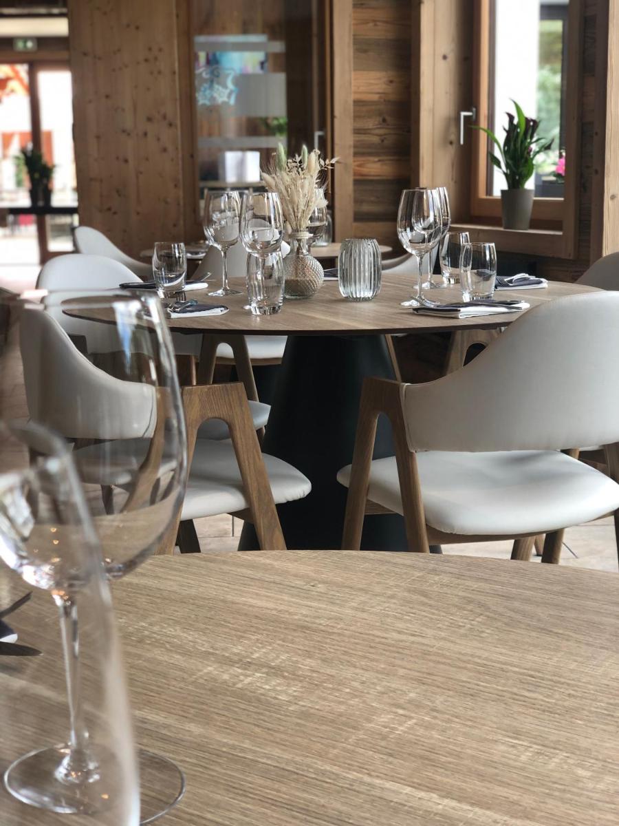 Restaurant ou autre lieu de restauration dans l'établissement Fleur De Neige Châtel