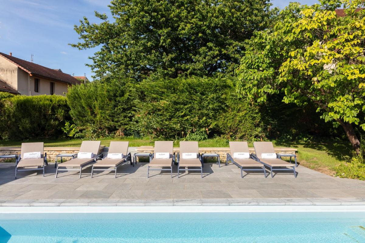 Piscine de l'établissement Le Clos Alice ou située à proximité