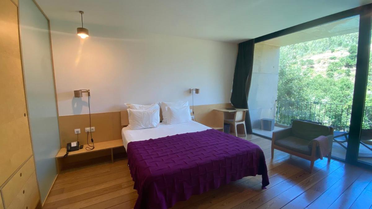 Uma cama ou camas num quarto em Colmeal Countryside Hotel