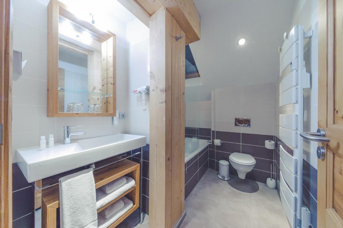 Salle de bains dans l'établissement Fleur De Neige Châtel
