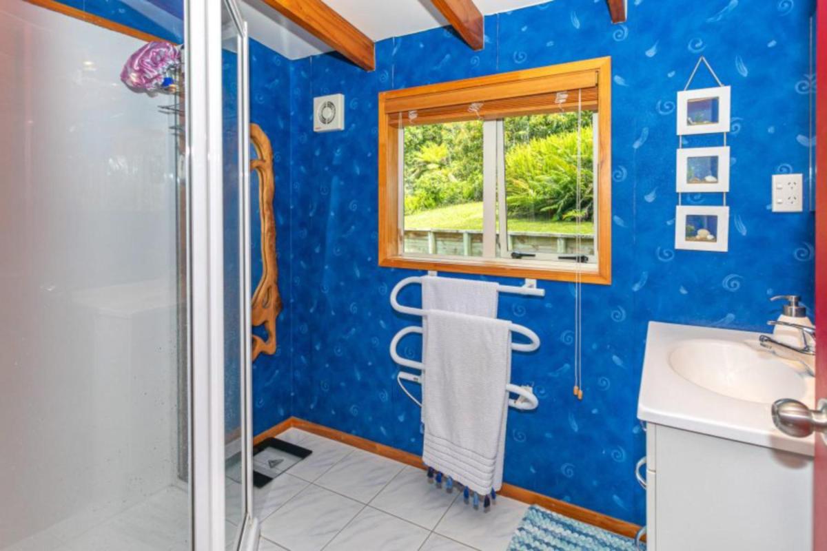 The Beach House - Tairua Holiday Home - Housity