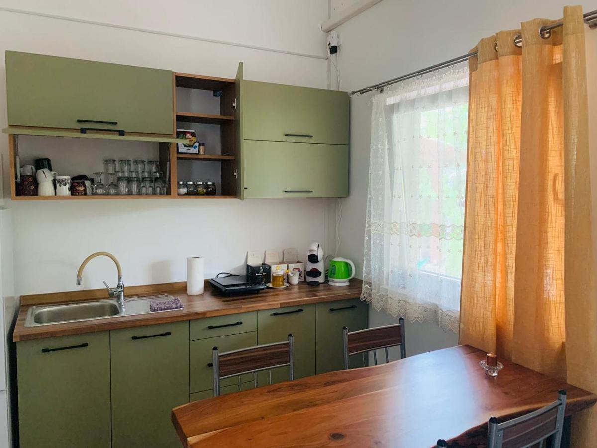 Arvisura Vendégházak family friendly transit apartments - Housity