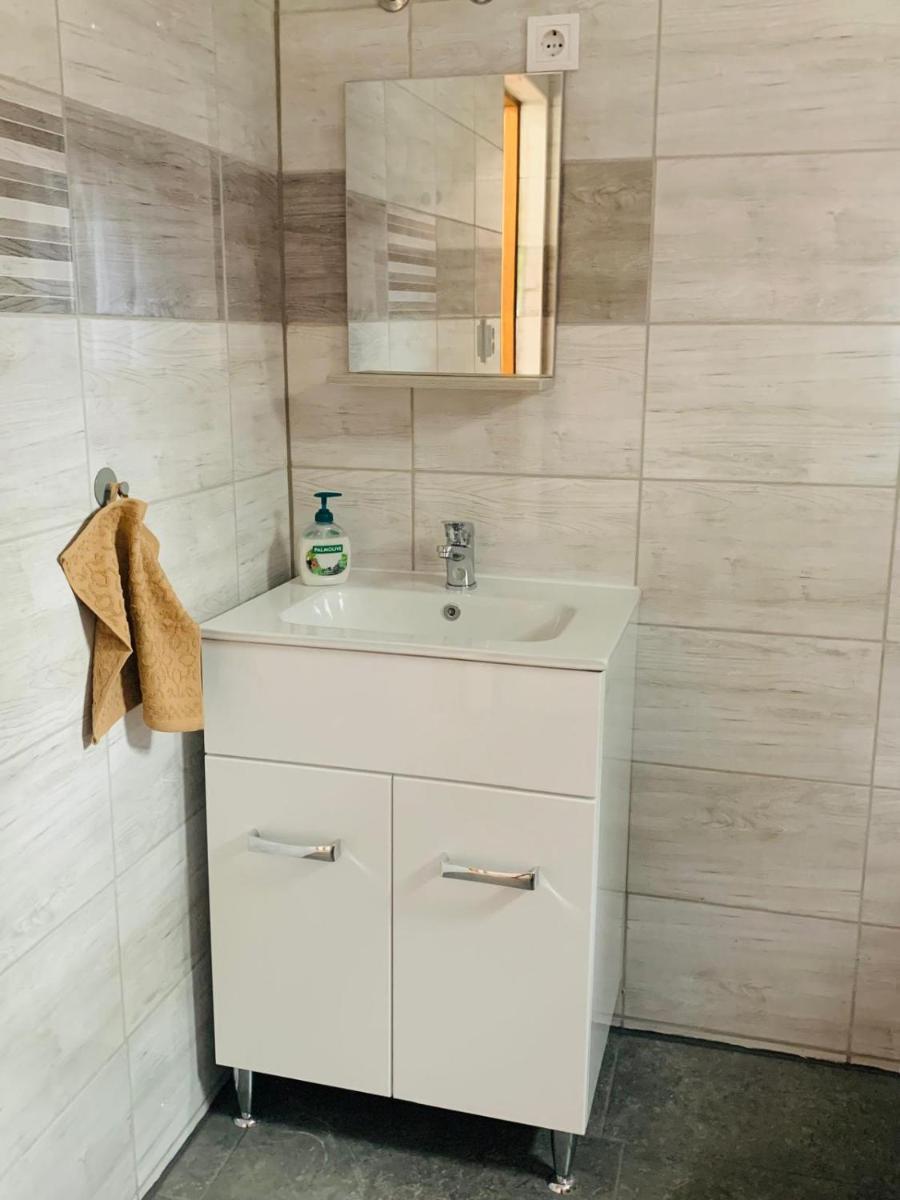 Arvisura Vendégházak family friendly transit apartments - Housity
