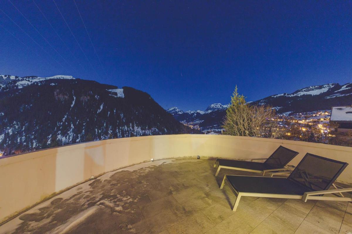 Vue générale sur la montagne ou vue sur la montagne depuis l'hôtel