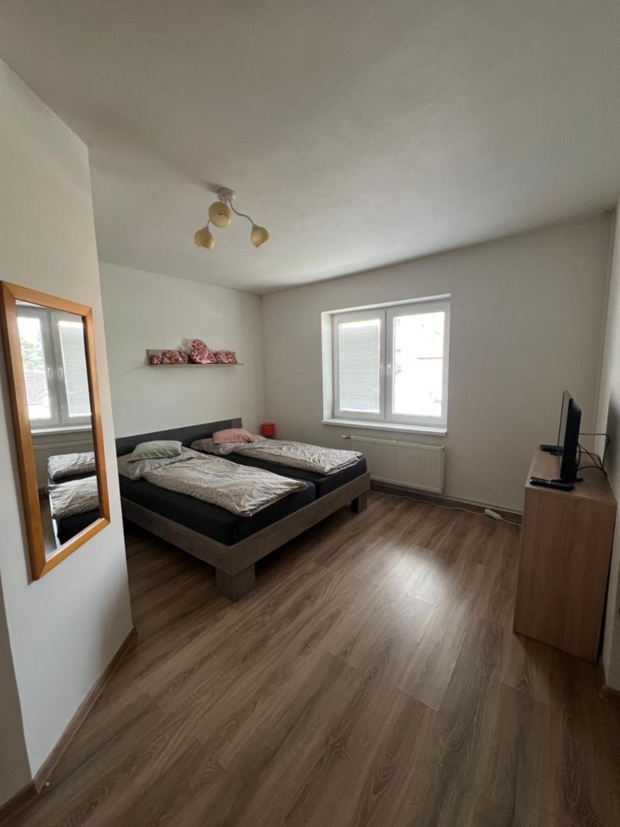 -Self-Check- 4-bedroom family house with heated tub - Housity