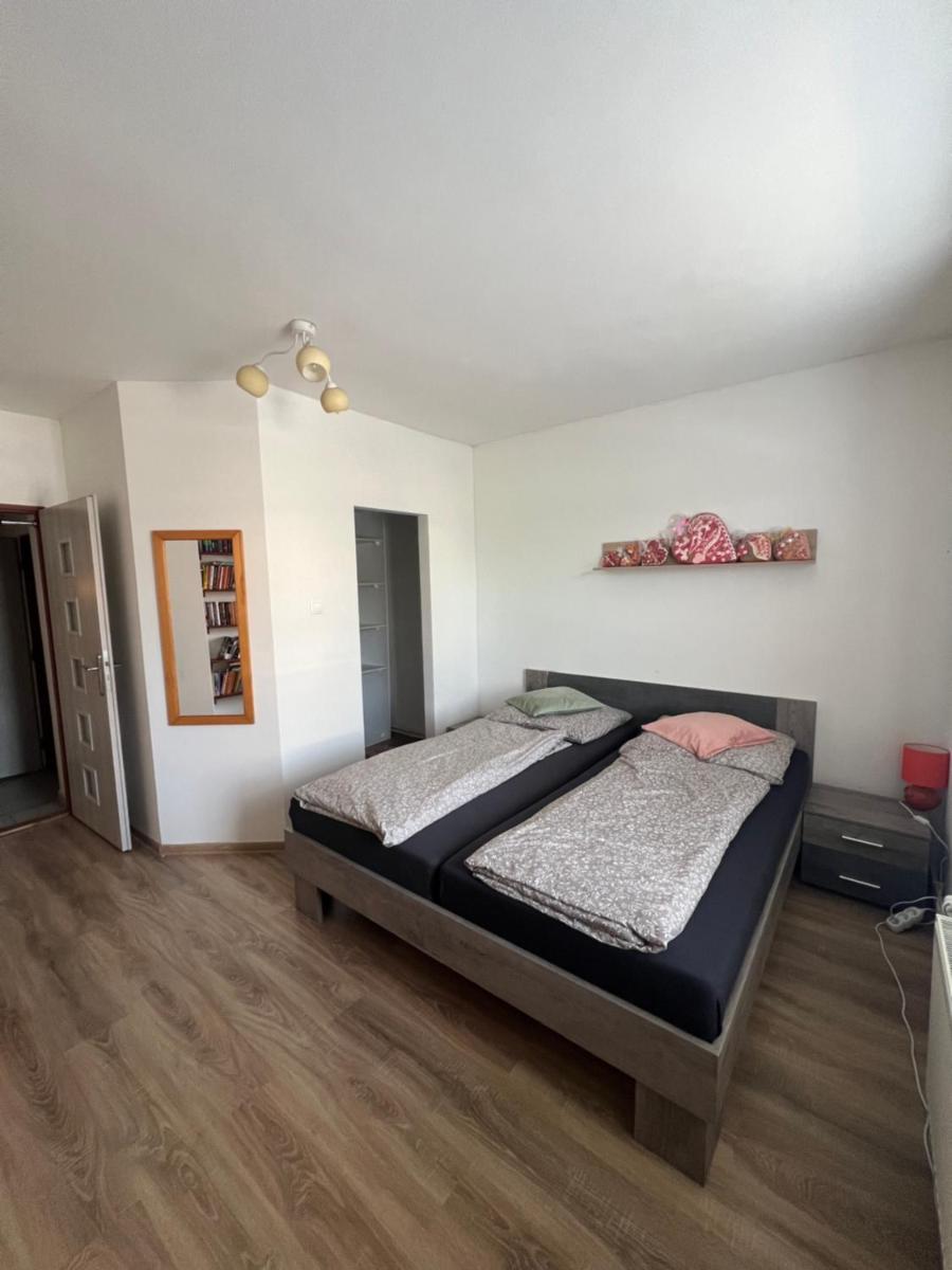 -Self-Check- 4-bedroom family house with heated tub - Housity