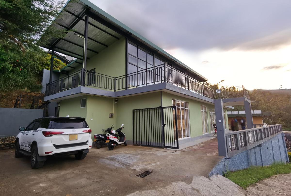 Trail Town Lodge - Housity