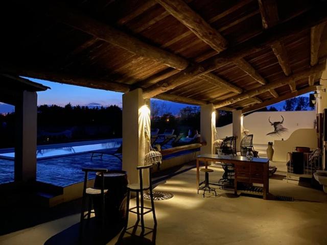 Mas Lou Caloun - Chambre d'Hôte face à la piscine en Camargue - Les Saintes Maries de la Mer - Housity