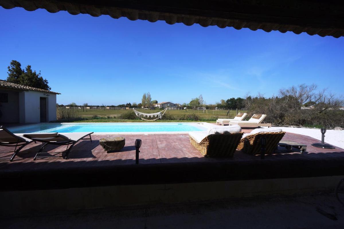 Mas Lou Caloun - Chambre d'Hôte face à la piscine en Camargue - Les Saintes Maries de la Mer - Housity