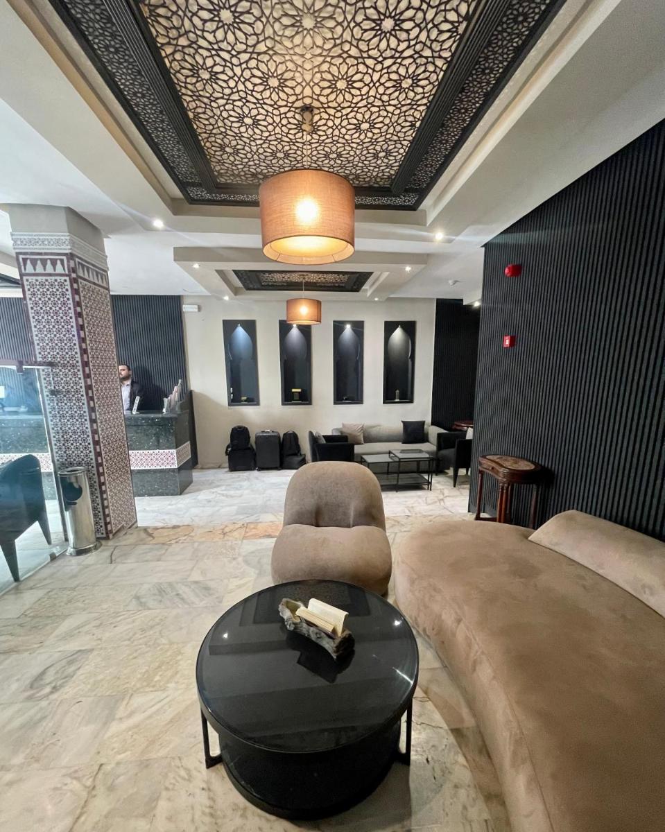 Cadé Hotel - Housity